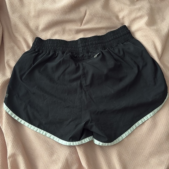 Medium Black Champion Shorts - Picture 2 of 5